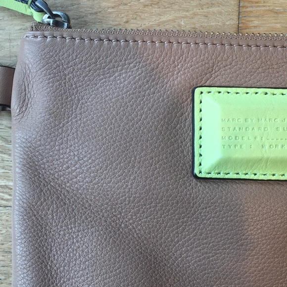 Marc by Marc Jacobs Leather Wristlet Beige and Lime - Picture 3 of 6